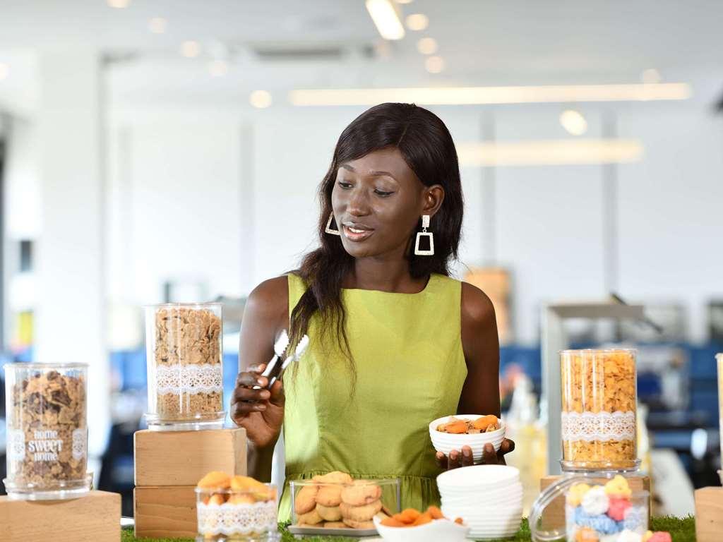 Novotel Abidjan Plateau Restaurant photo